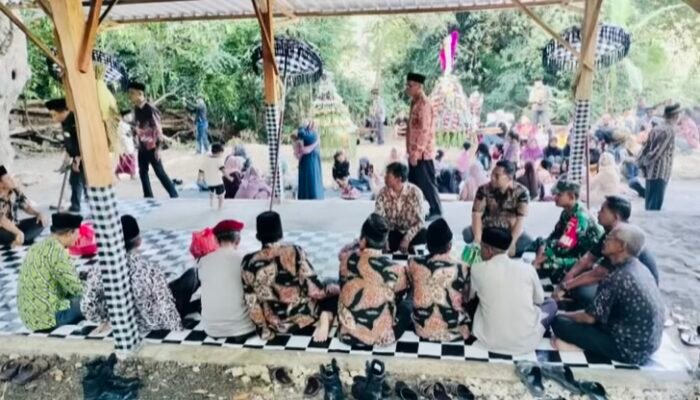 Warga Tumbrasanom Bojonegoro Gelar Sedekah Bumi