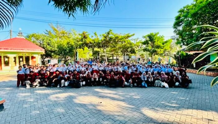 Sosialisasi Pelestarian Kesenian Gembrung oleh KKN-TK Kelompok 20 Universitas Bojonegoro di SDN Meduri 3