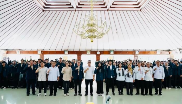 Bupati Bojonegoro Lepas KKNT UB: Peternak  Rakyat Jadi Kunci Desa Mandiri