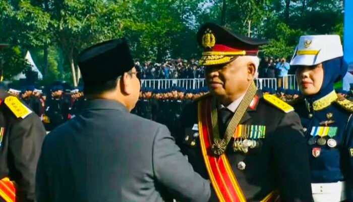 Dewan Pertimbangan SMSI Terima Bintang Kehormatan di Hari Bhayangkara