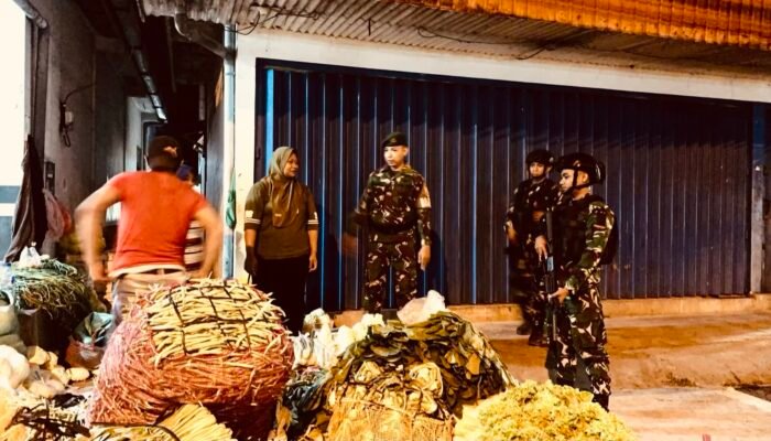 Yonif TP 885/Belibis Putih dan Polri Gelar Patroli di Bojonegoro