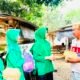 Eratkan Silaturahmi, Yonif TP-885/Belibis Putih Salurkan Bantuan Telur ke Warga