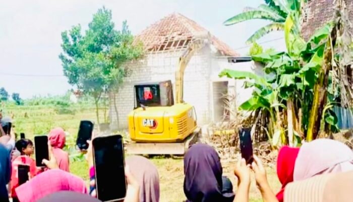 Diduga Selingkuh, Rumah TKI Hong Kong di Bojonegoro Dibongkar
