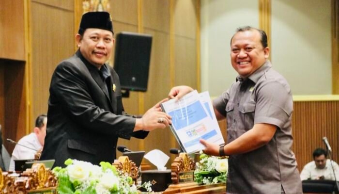 Fraksi PAN-BNR DPRD Bojonegoro Ketuk Palu: Dua Raperda Resmi Disetujui Jadi Perda