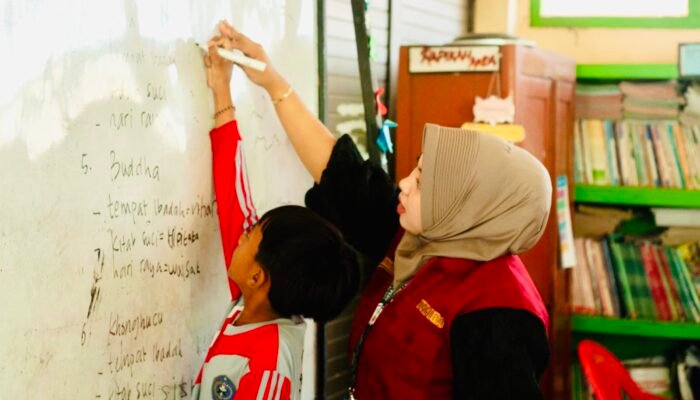KKN-TK Kelompok 10 Unigoro Edukasi Toleransi di SDN Trenggulunan 1