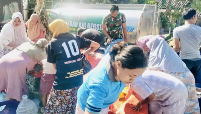 Atasi Kekeringan, Kodim 0813 Bojonegoro Pasok 8.000 Liter Air Bersih ke Desa Tlogohaji