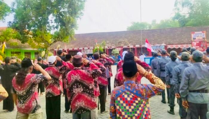 Warga Bayemgede Bojonegoro Gelar Upacara HUT ke-81 RI