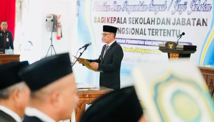 Setyo Wahono Lantik Kepsek Baru, Minta Adaptasi Teknologi Digital