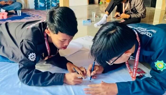 Belajar Membatik di Margomulyo, KKN PINTAR UNUGIRI Kelompok 39 Dorong Pelestarian Lelaku Sulur Wungu
