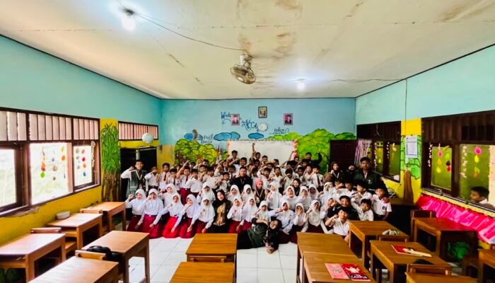 Tangis Haru Warnai Sosialisasi Anti-Bullying KKN 39 UNUGIRI di SDN Margomulyo 1