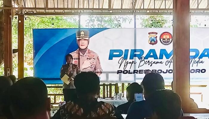 Perkuat Sinergi dan Tangkal Hoaks, Kapolres Bojonegoro Gelar Piramida Bersama Awak Media