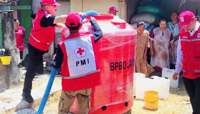 PMI Bojonegoro Pasok 190 Ribu Liter Air Bersih di 7 Kecamatan