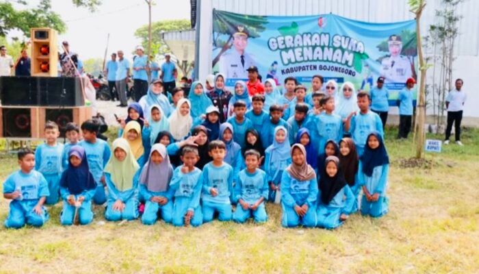 Wabup Nurul Azizah Tanam Pohon di Desa Pacing Cegah Kekeringan