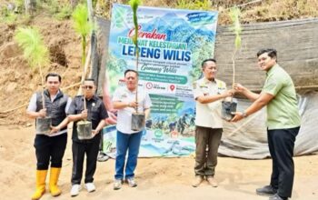 Masyarakat dan Pemerintah Nganjuk Gelar Penghijauan di Lereng Gunung Wilis