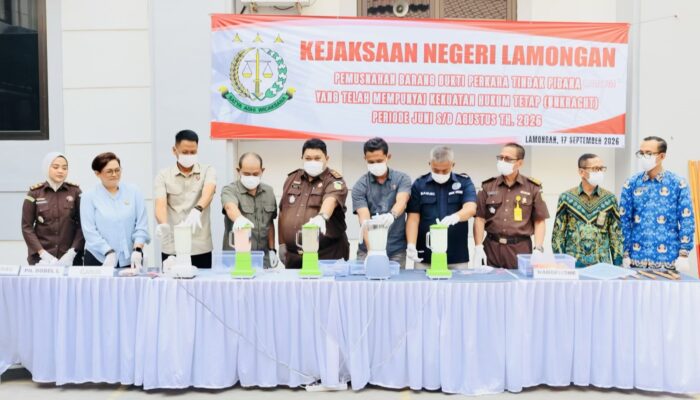 Kejari Lamongan Musnahkan Ratusan Gram Narkoba dan Sajam