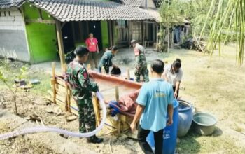 Bantu Warga Terdampak Kemarau, Kodim 0813 Bojonegoro Salurkan Air Bersih