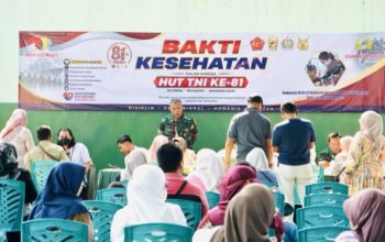 Kodim 0813 Bojonegoro Gelar Baksos Kesehatan dan Bagi Sembako Sambut HUT ke-81 TNI