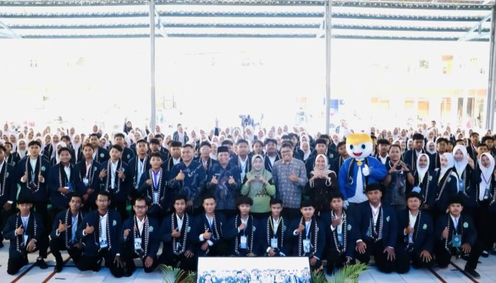 Hadiri PKKMB IKIP PGRI Bojonegoro, Cantika Wahono Tekankan Ekonomi Kreatif