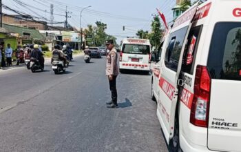 Polsek Dander Evakuasi Korban Lakalantas di Sumbertlaseh Bojonegoro