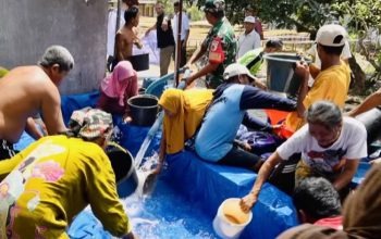 IJTI Bojonegoro Gandeng TNI dan BPBD Salurkan 21.000 Liter Air Bersih bagi Warga Terdampak Kekeringan