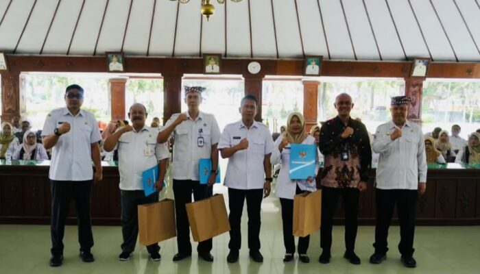 76 ASN Pemkab Bojonegoro Terima SK Pensiun, Bupati Setyo Wahono Minta Tetap Berkontribusi