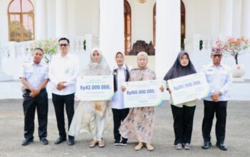 Pemkab Bojonegoro Beri Santunan BPJS Ketenagakerjaan Pekerja Rentan