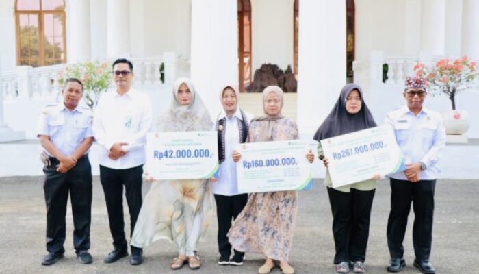 Pemkab Bojonegoro Beri Santunan BPJS Ketenagakerjaan Pekerja Rentan