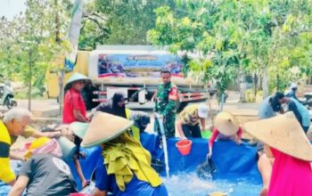 Krisis Air Bersih di Bojonegoro, TNI Salurkan 200 Ribu Liter ke 12 Desa