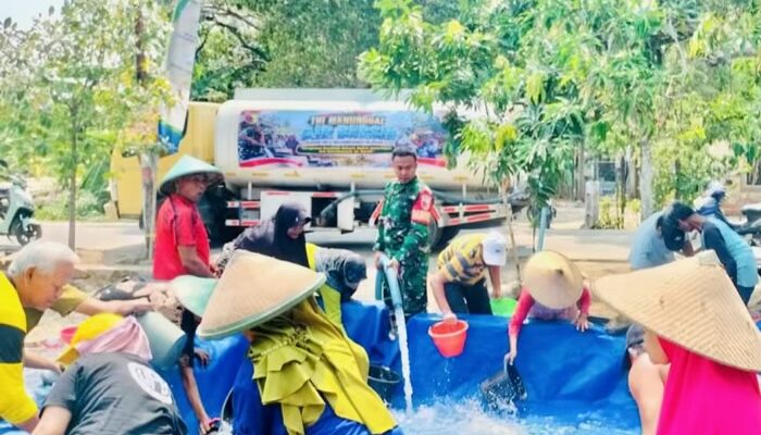 Krisis Air Bersih di Bojonegoro, TNI Salurkan 200 Ribu Liter ke 12 Desa