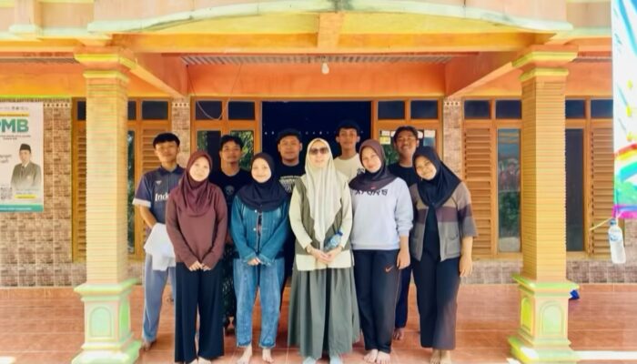 Dr. Hj. Ifa Khoiria Ningrum Turun Langsung ke Posko KKN Kelompok 39 di Margomulyo