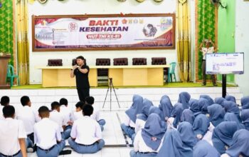 Sambut HUT TNI ke-81, Kodim 0813 Bojonegoro Bekali Siswa MAN 1 Pelatihan Tanggap Darurat Medis