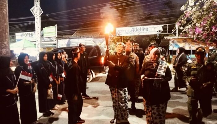 Meriahnya Kirab Api Abadi HJB ke-349, Warga Trucuk Antusias Sambut Estafet Obor