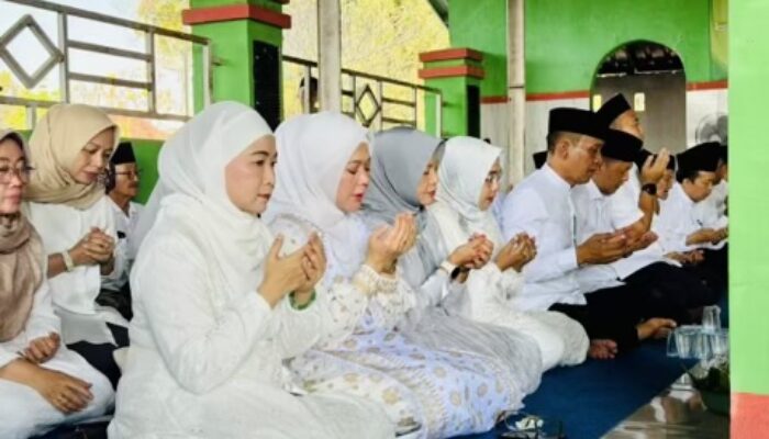 Peringati Hari Jadi Bojonegoro ke-349, Bupati dan Wabup Ziarah Makam Leluhur