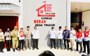 Kemenpan-RB dan Bupati Setyo Wahono Tinjau Koperasi Desa di Bojonegoro