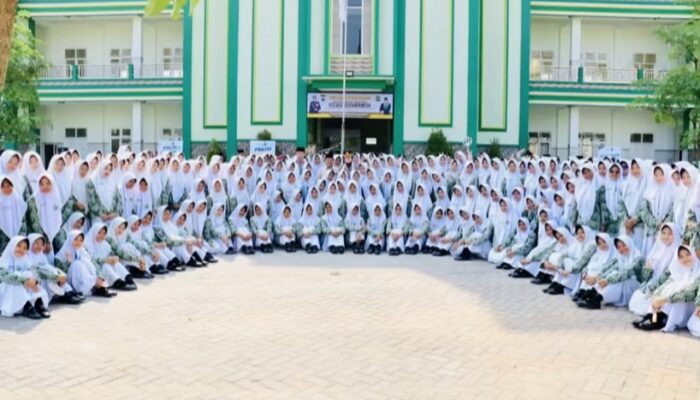 Program Polisi Peduli Pendidikan, Kapolres Bojonegoro Sapa Santri Al-Fatimah