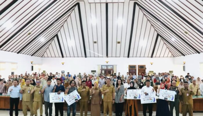 Pemkab Bojonegoro Salurkan Insentif Relokasi 161 Pedagang Pasar Kota