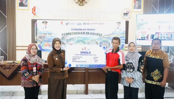 Disnakkan Bojonegoro Gelar Bimtek Pembenihan Lele dan Salurkan Bantuan